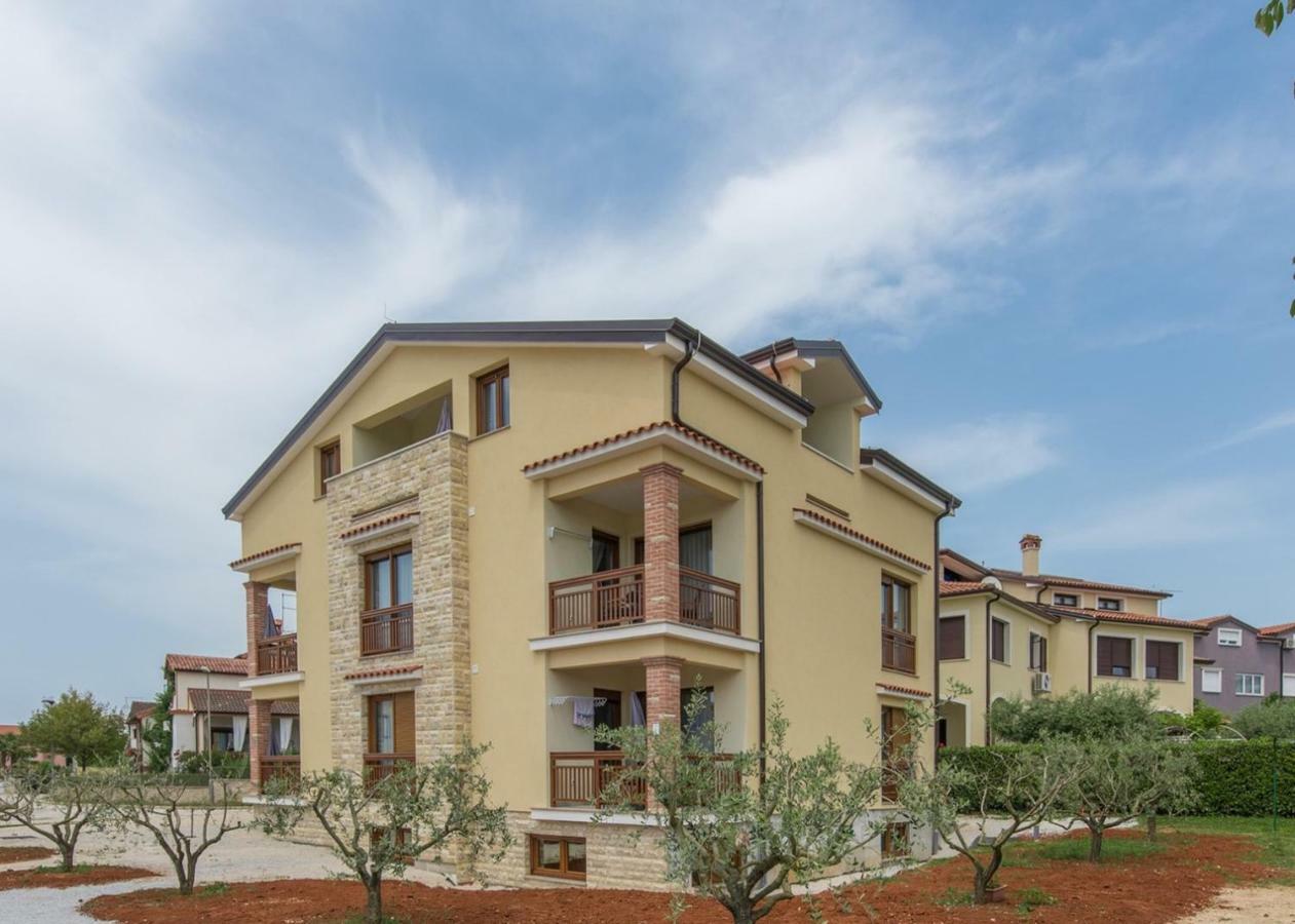 Apartments Hana In Funtana Exterior photo